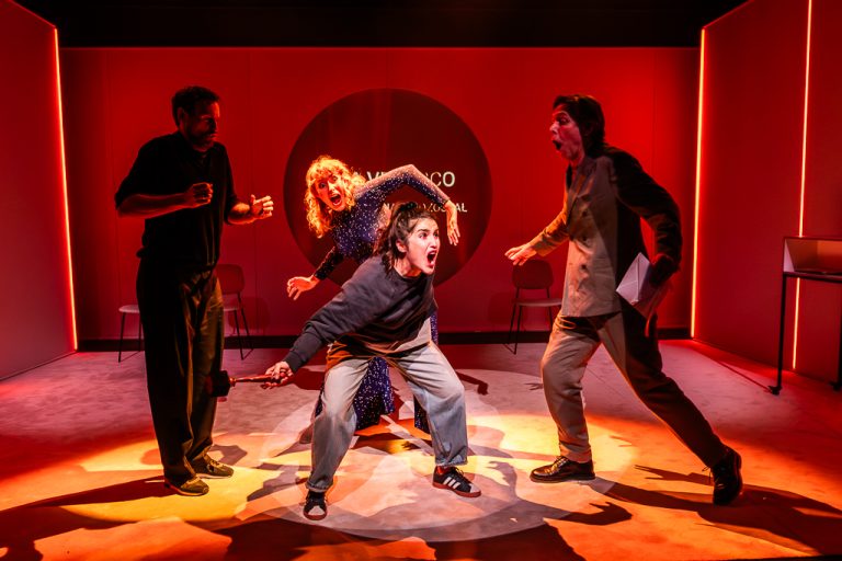 Zaćmienie w dwóch aktach